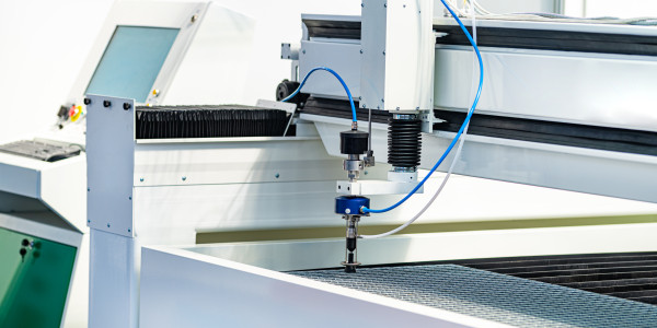 Robots Industriales / Robotización / Cobots Menàrguens · Robot para Corte de Acero